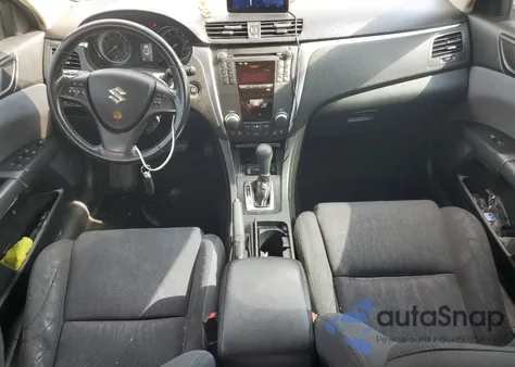 2013 Suzuki Kizashi Se z USA, uszkodzony, nr VIN JS2RE9A39D6100001